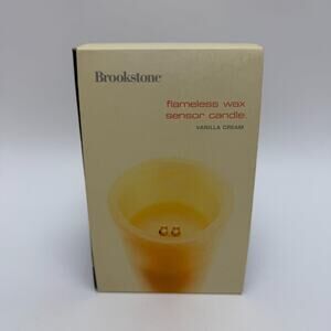 Brookstone LED Light Flameless Wax Motion Sensor 6" Pillar Candle Vanilla Cream